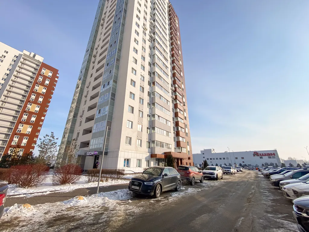 Светлая квартира у ТЦ Аквамолл