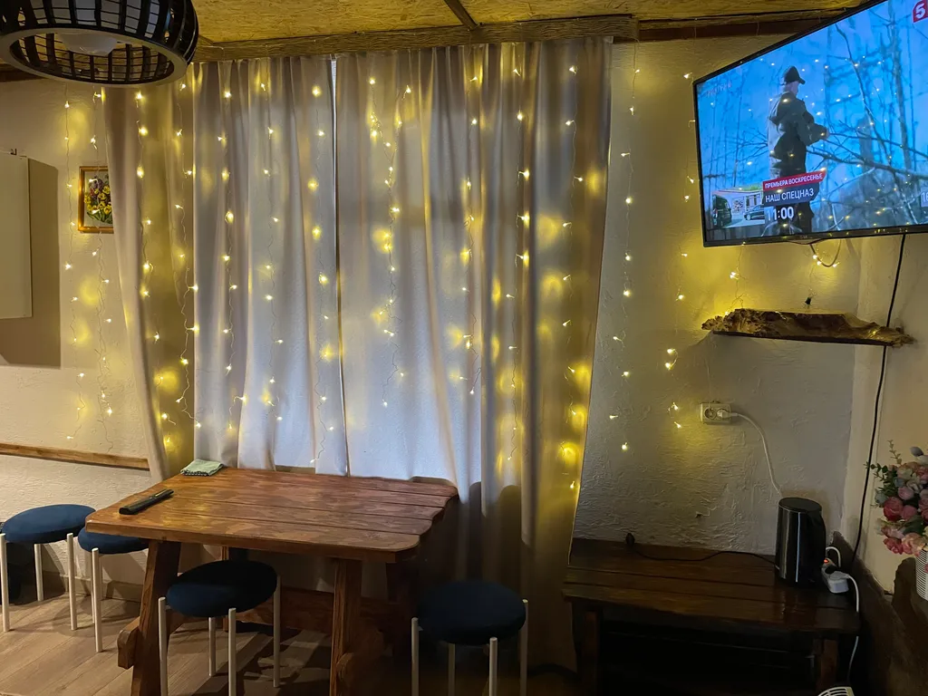 Деревенский домик в лесу