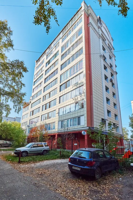 Трехкомнатная квартира у Лагерного сада