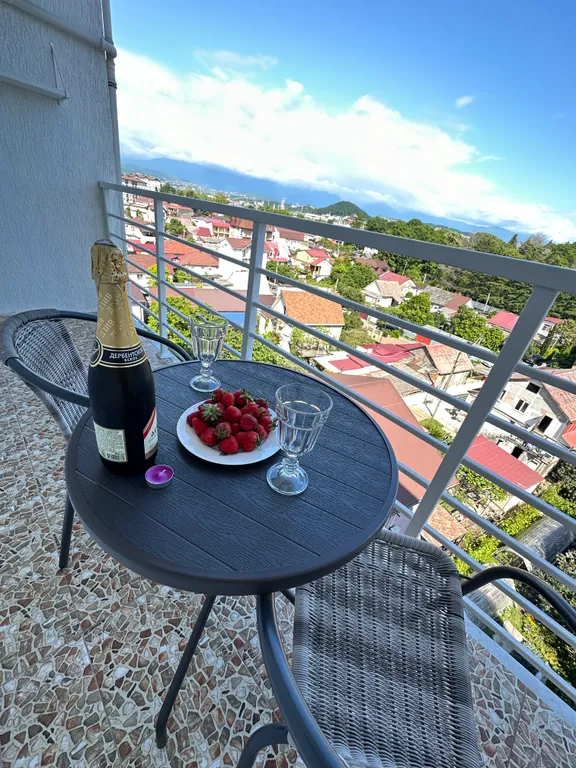 Квартира Квартира Уютная евродвушка с балконом рядом с морем в центре Адлера — Сириус