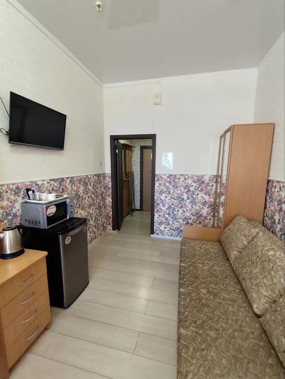 Трехместный номер с 2  кроватями и диваном. Стандарт с видом на море.