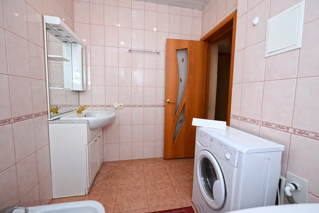 Просторный светлый апартамент с джакузи