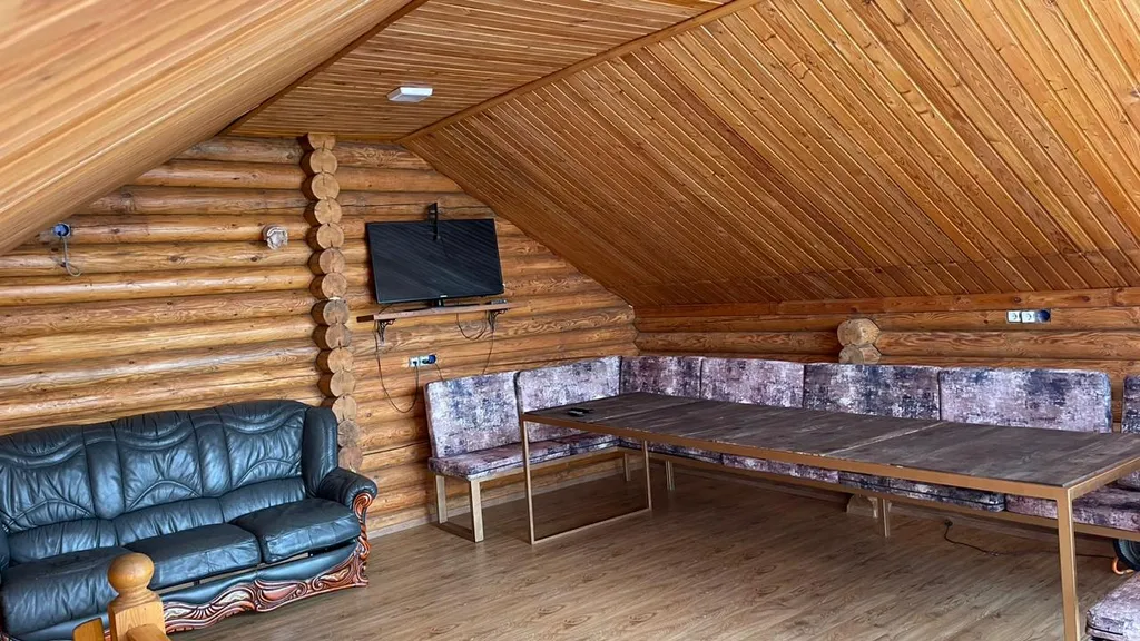 Дом с баней и бассейном