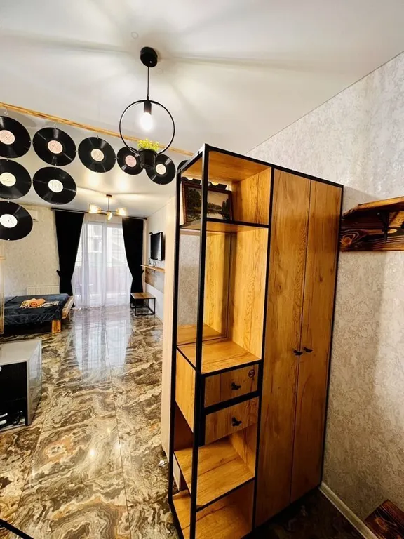 Студия с дизайнерским ремонтом