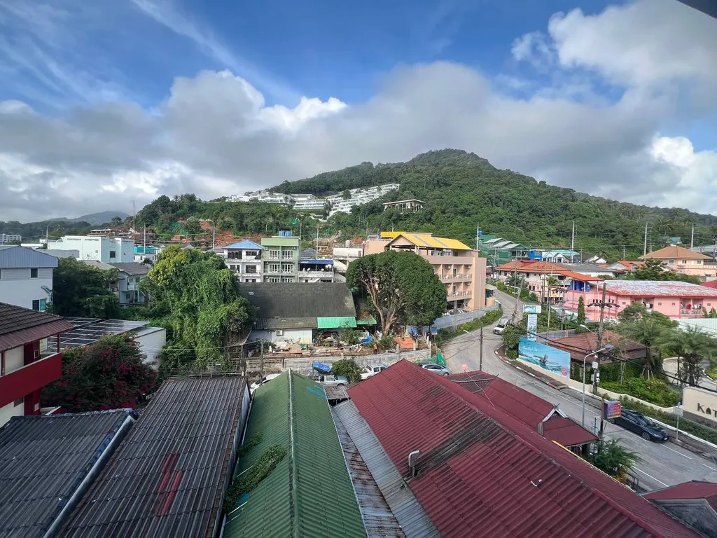 Ката, студия после ремонта с красивым видом на горы, 5 этаж