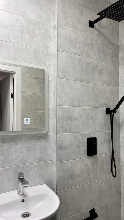 Светлая квартира с тремя окнами в самом центре