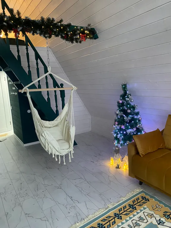 Дом A-frame с сибирским чаном на бревнах