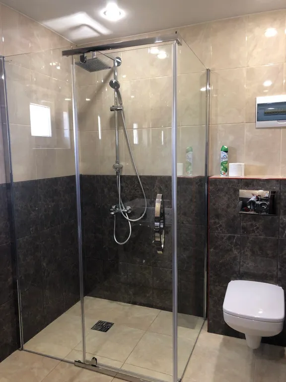 Уютный дом на берегу реки