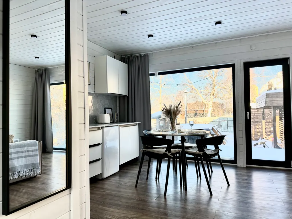 Домик у озера с баней и чаном