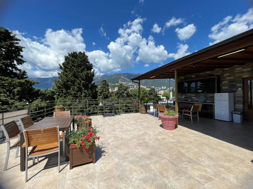 3х комнатная квартира с раздельными спальнями! — аренда посуточно в Ялта