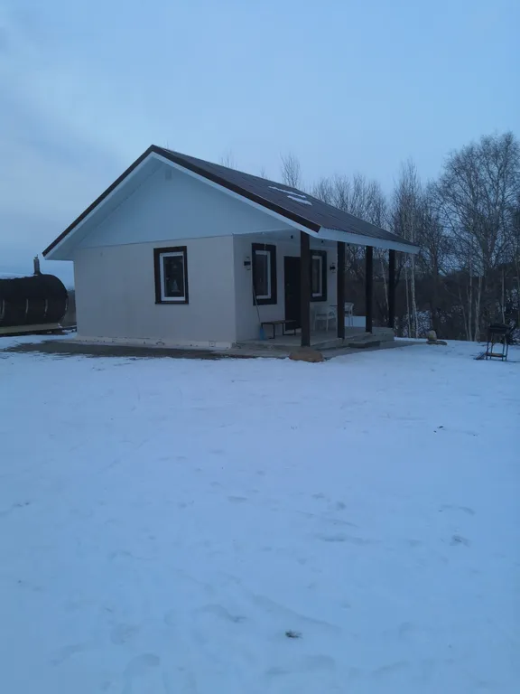 Уютный домик около озера