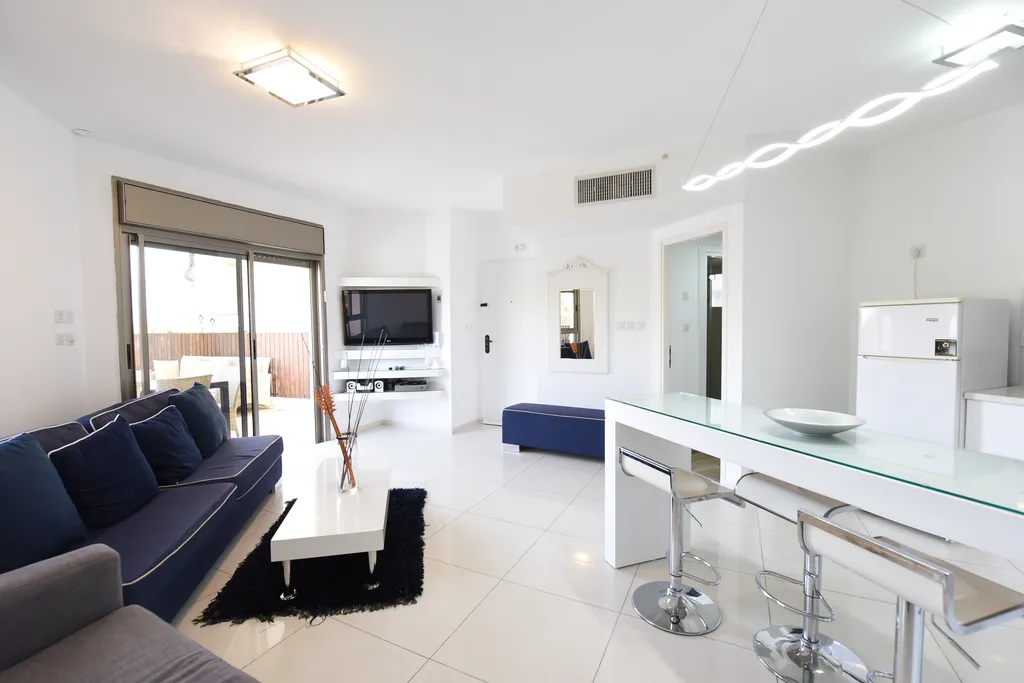 Квартира с частном бассейном