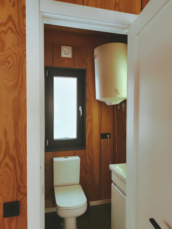 Эстетичный мини-домик с горячими ваннами и купелью