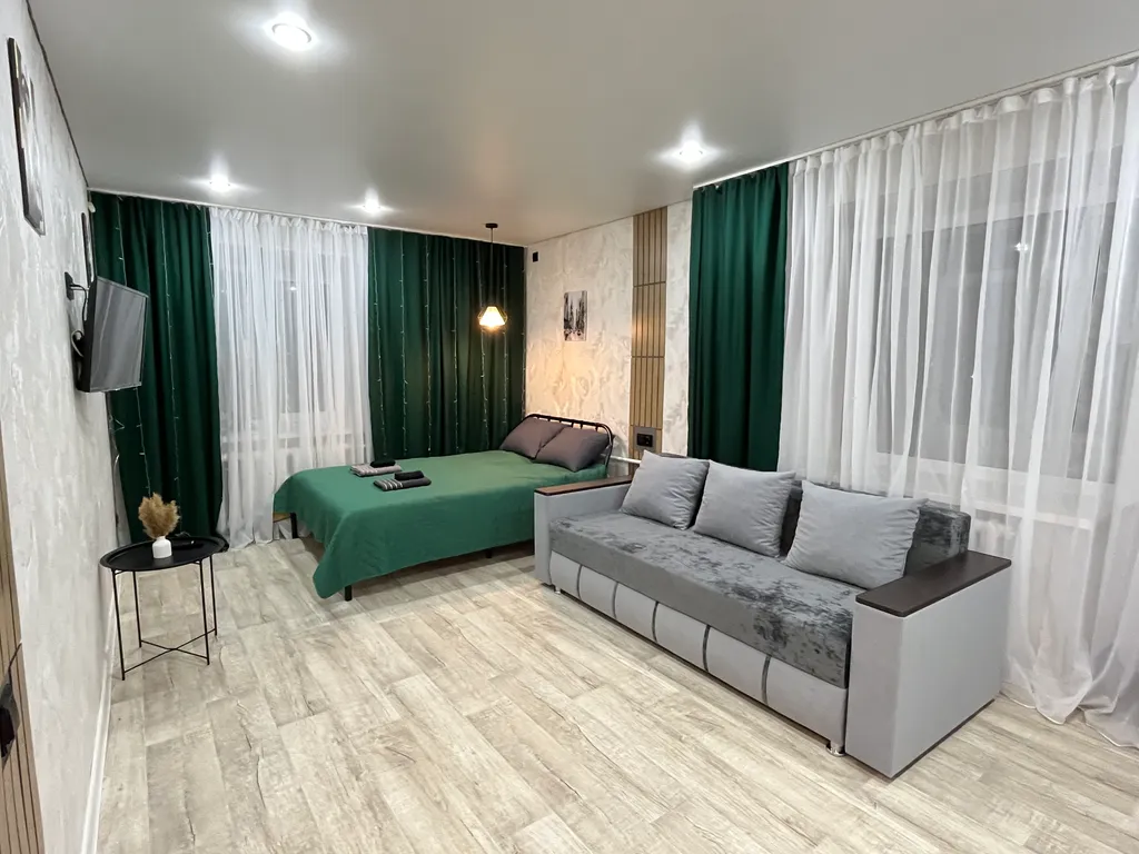 Уютная квартира с дизайнерским интерьером в самом центре города — аренда посуточно в Сибай