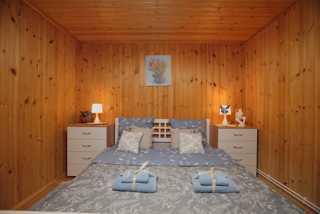 Коттедж Загородный дом в лесу — аренда посуточно в Рощино