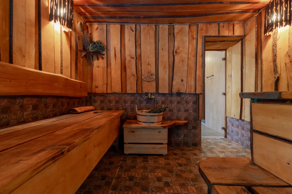 Загородный коттедж с баней и подогреваемым бассейном