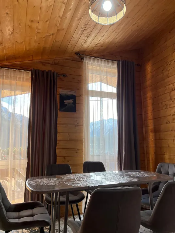 Большой шестиместный домик с двумя спальнями и гостинной кухней