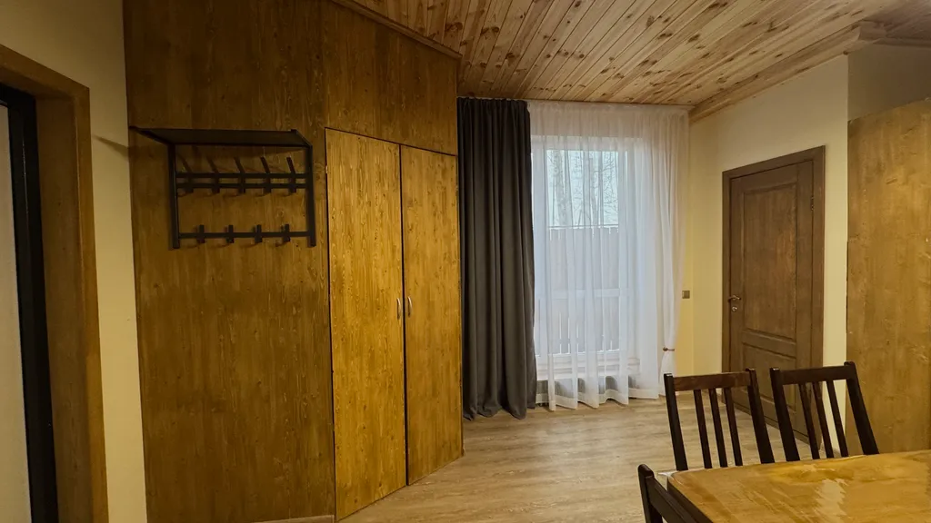 Дом Тихий Бор в березовом лесу