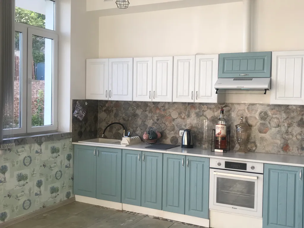 Новый дизайнерский европейский дом недалеко от моря, у Ялта интурист