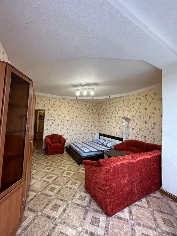 Квартира с тремя раздельными комнатами в центре