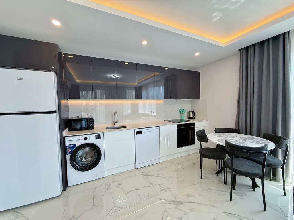 Квартира с видом на море и горы. Пляж Клеопатра