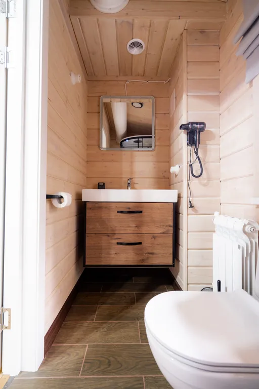 Просторный номер полулюкс в экоотеле