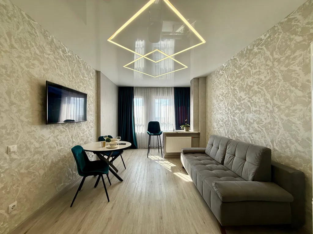 Евродвушка в центре города с красивом видом из окна