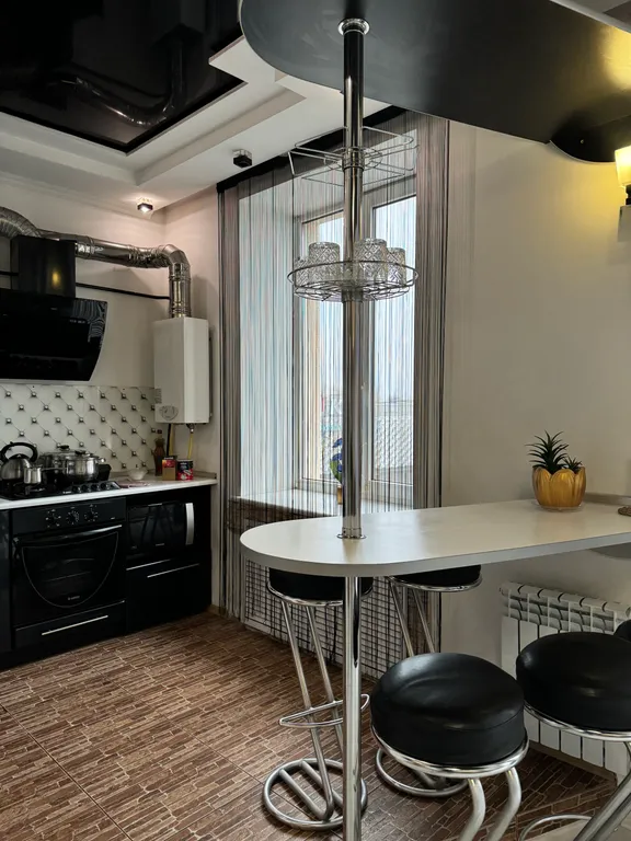 Красивая трёхкомнатная квартира в центре с видом на площадь