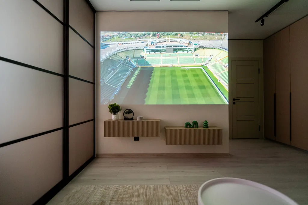 Современная квартира с кинотеатром