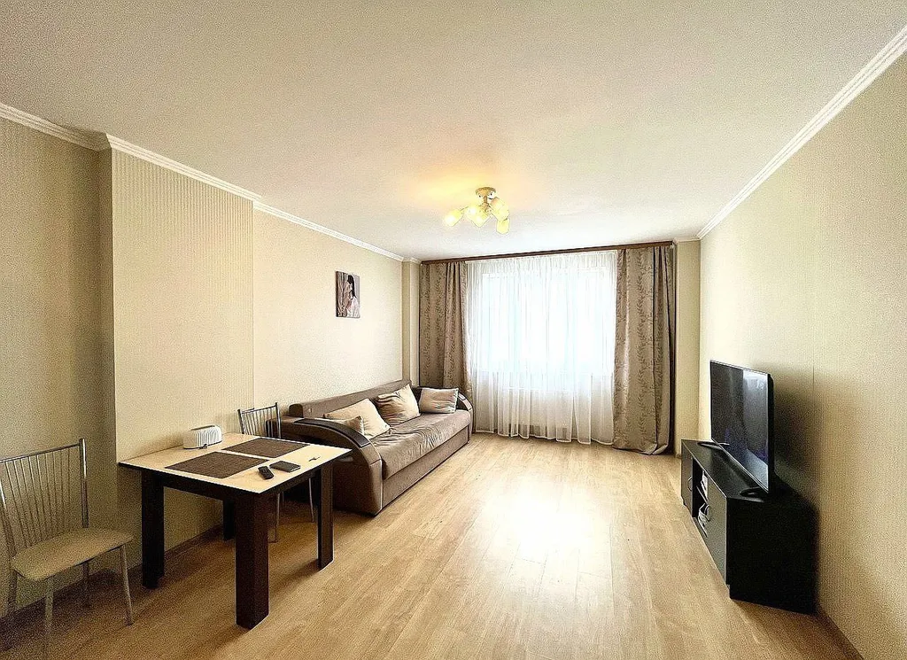 Просторная квартира с лоджией, рядом с ТЦ Мега — аренда посуточно в Химки