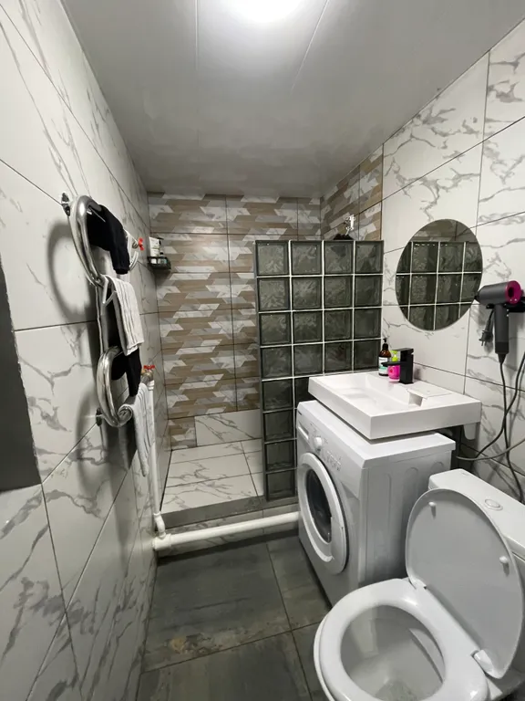 Двухкомнатная квартира на площади Революции