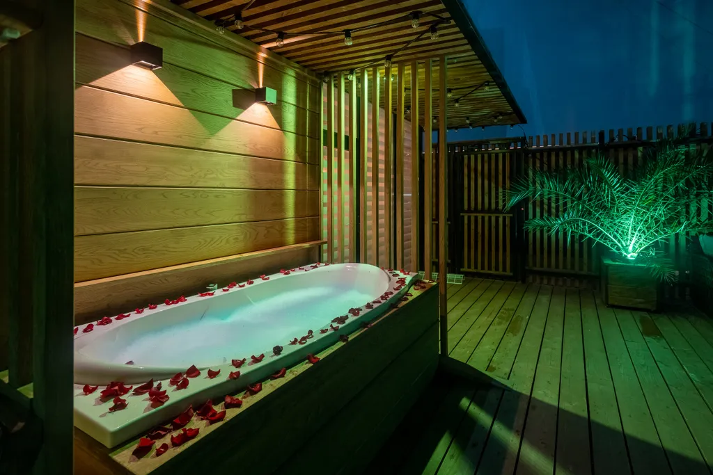 Апартаменты с террасой 80м2, тёплым бассейном и русской баней