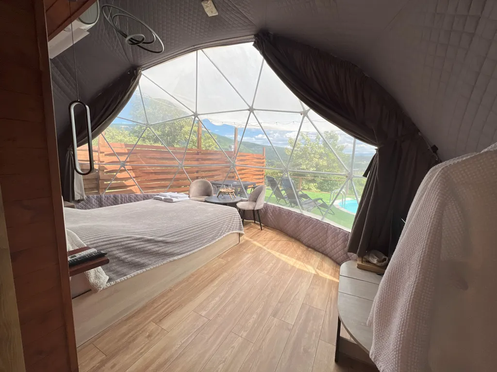 Сфера с подогреваемым бассейном