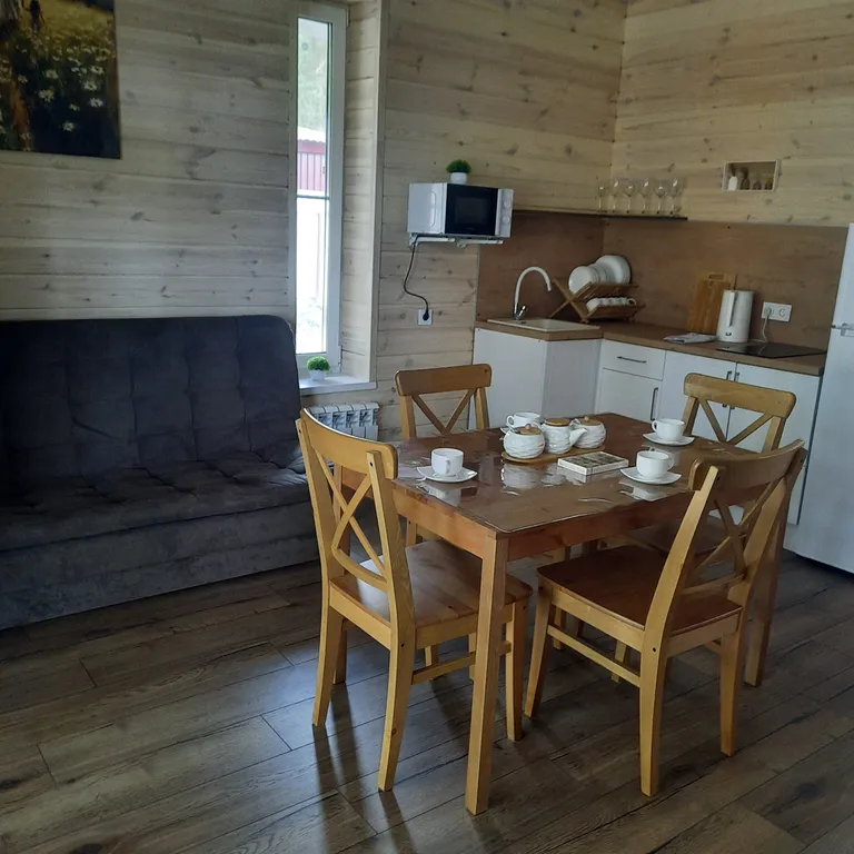 Гостевой дом в сосновом лесу в 15 минутах от курорта Манжерок