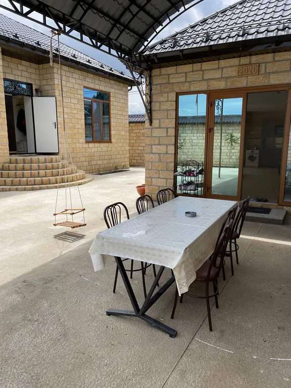 Частный аккуратный дом с двором на берегу Каспийского моря