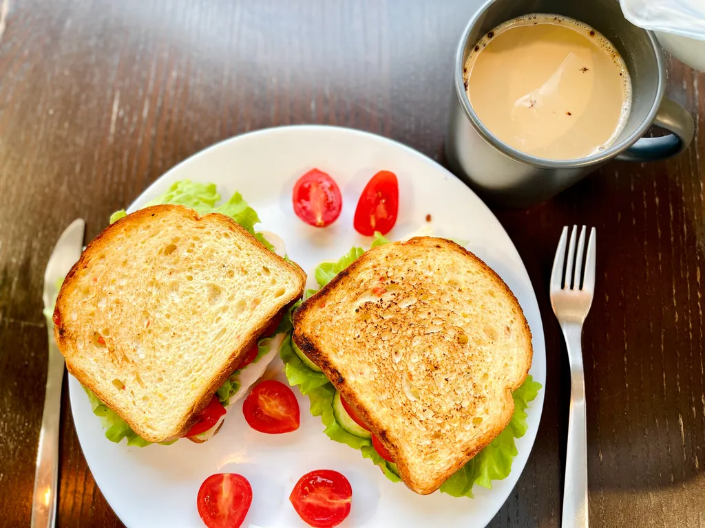 Большой загородный дом