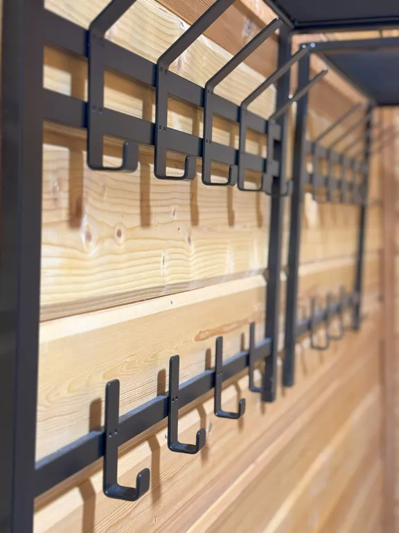 А-фрейм шалаш у леса