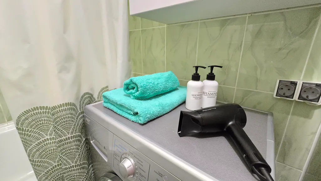 2-комнатная квартира с двумя кроватями и диваном