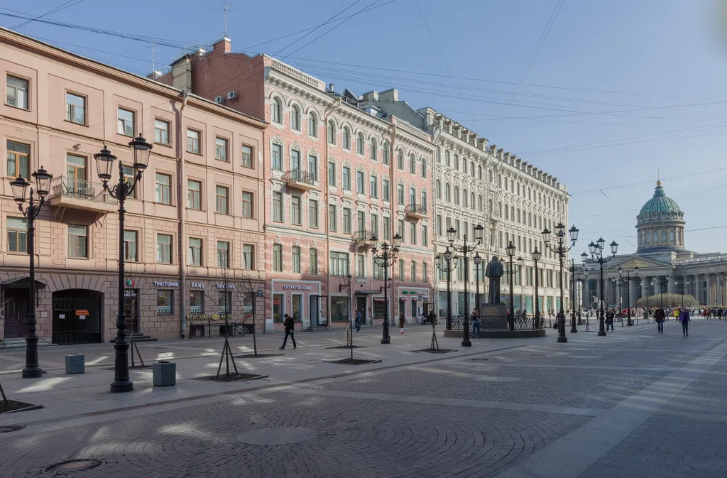 Напротив Казанского собора на Невском