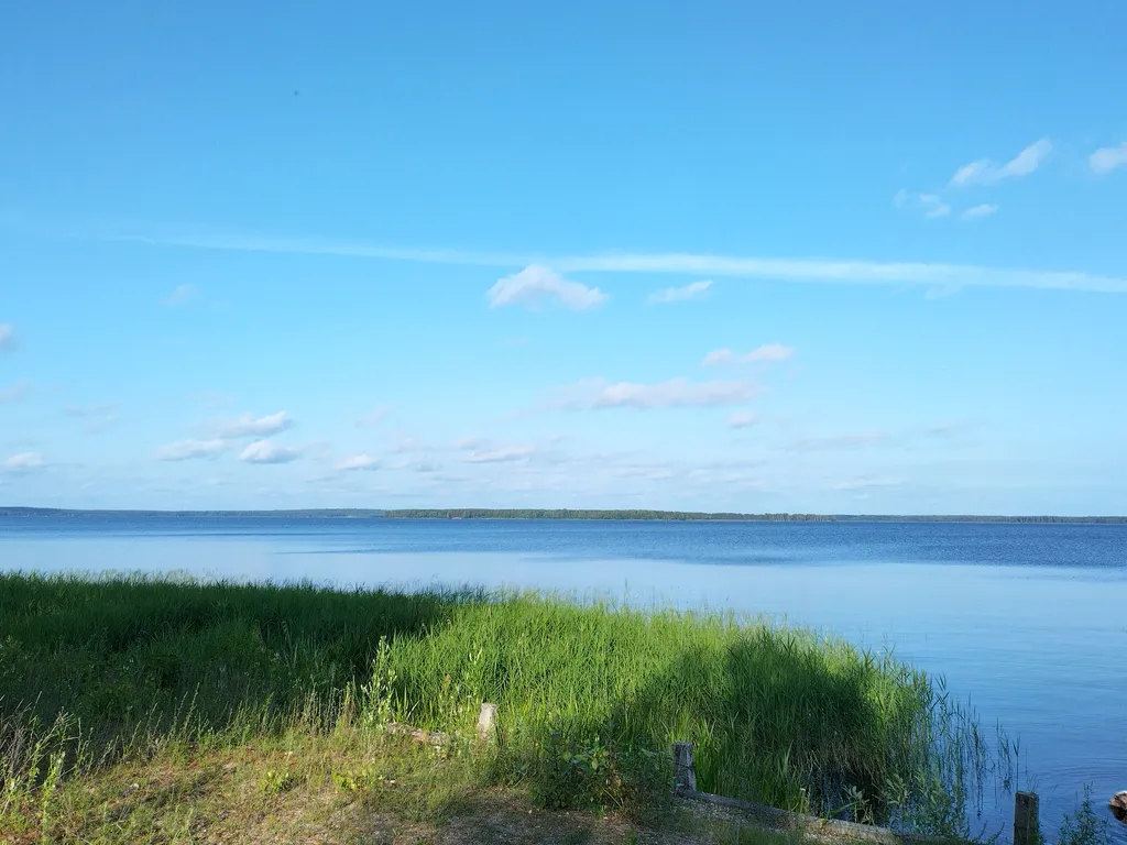 Дом на берегу протоки, ведущей в Вышневолоцкое водохранилище