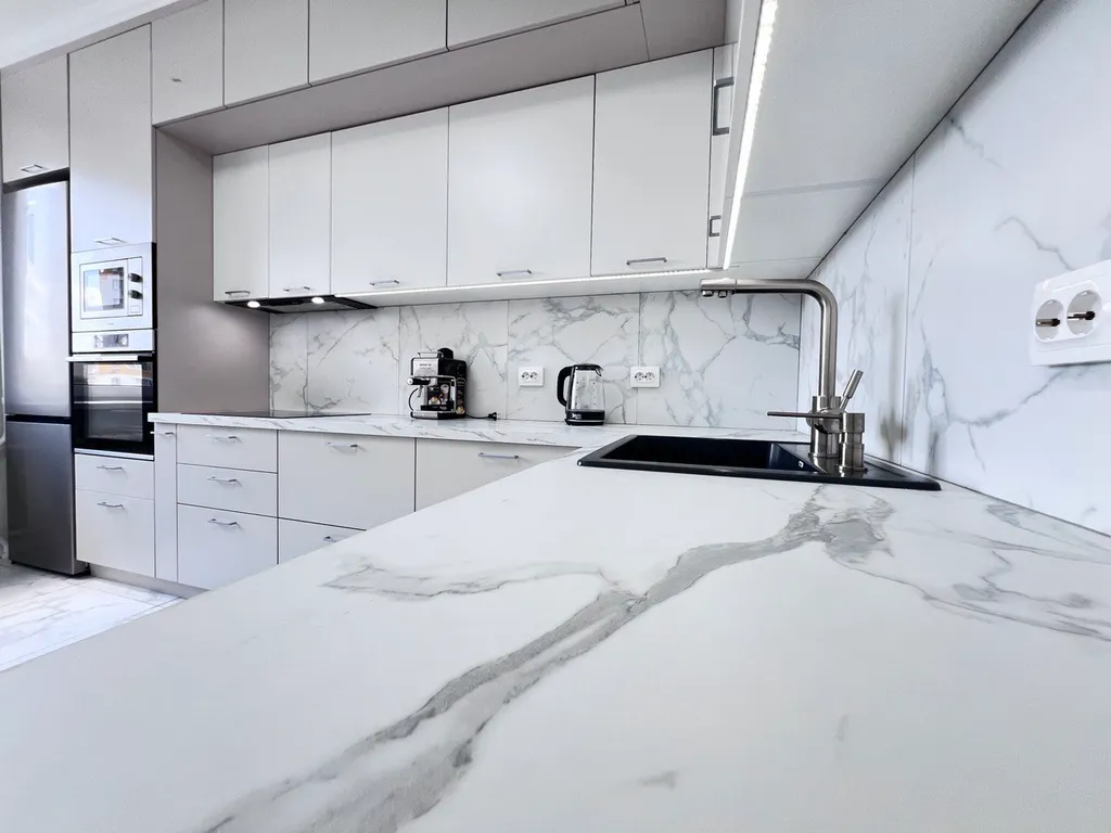 Стильная современная двушка центр