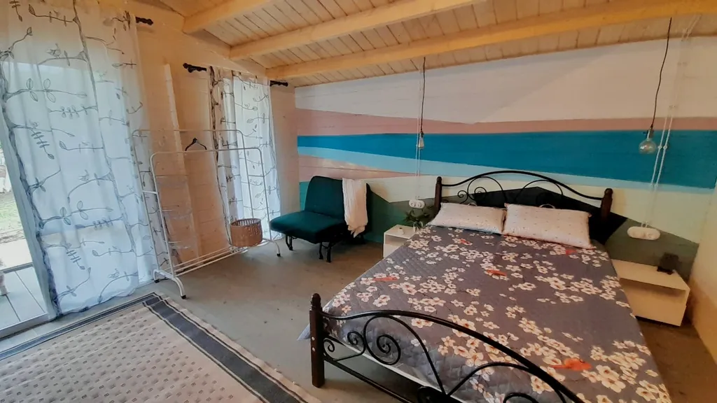 Уютный домик на большом участке с садом