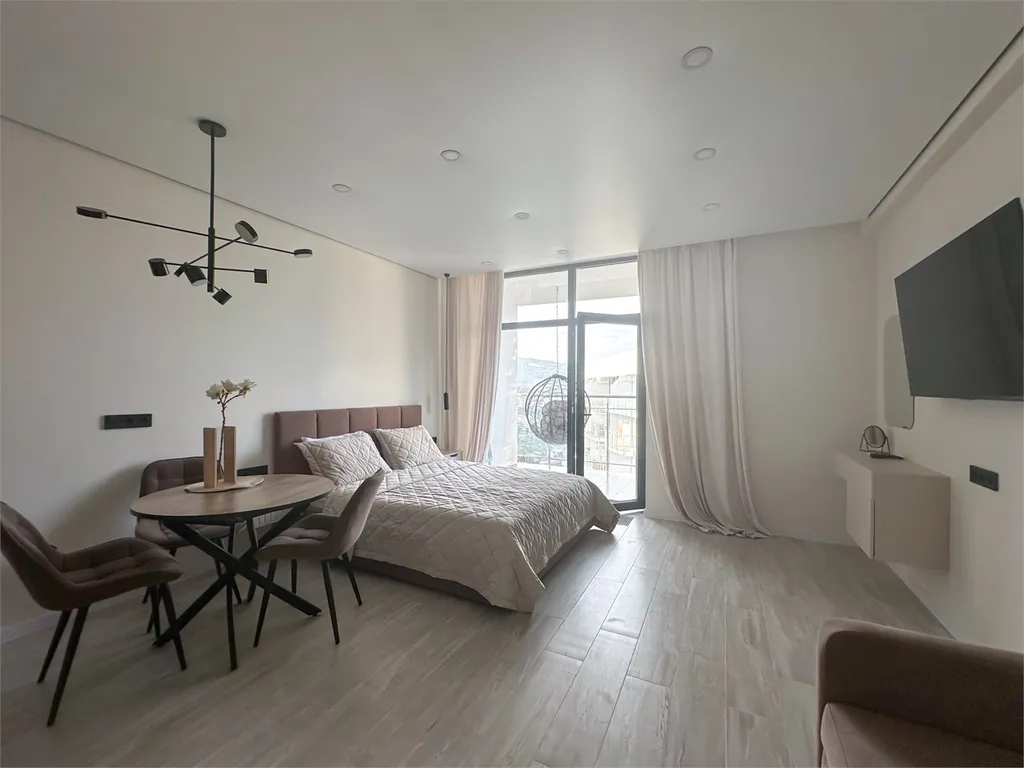 Квартира Дизайнерская студия Ls-Lux Sunny Mood с видом на море и горы — аренда посуточно в Алушта