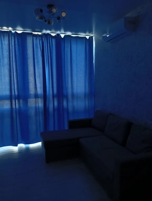 Уютная, светлая студия с панорамными окнами