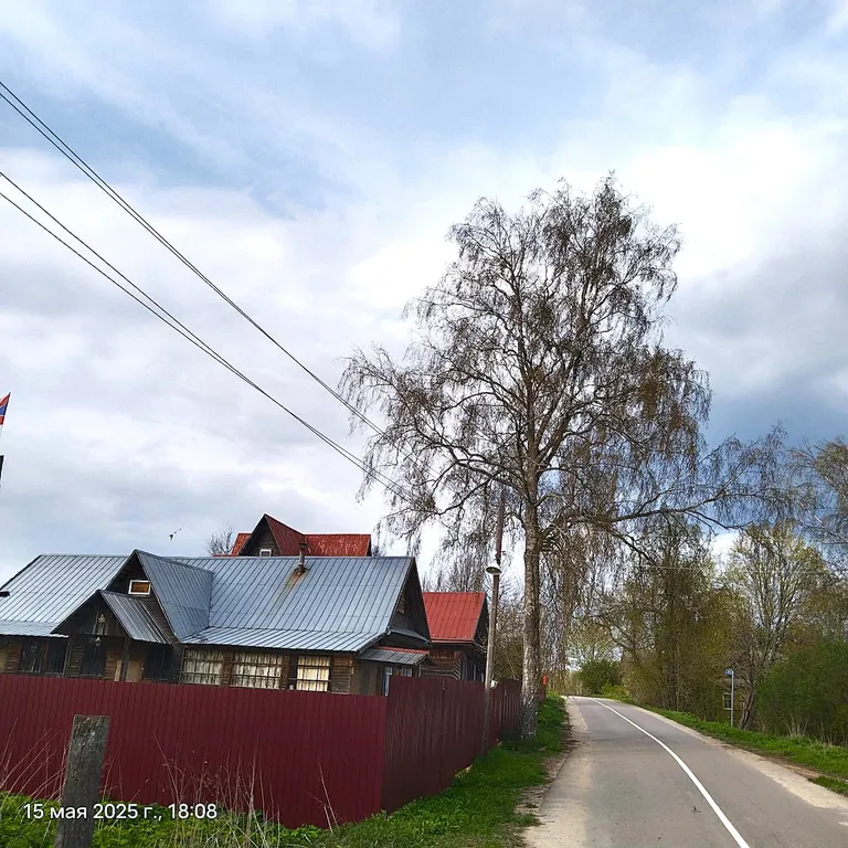 Деревенский дом с видом на озеро