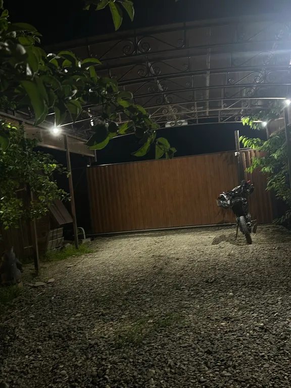 Уютный домик рядом с садом, хвойными деревьями, рядом с тц