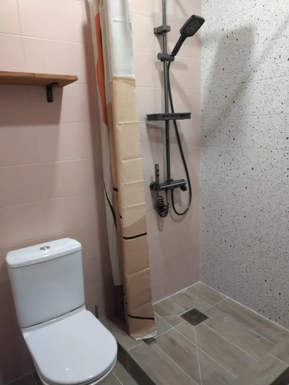 Просторная студия с балконом и видом на горы