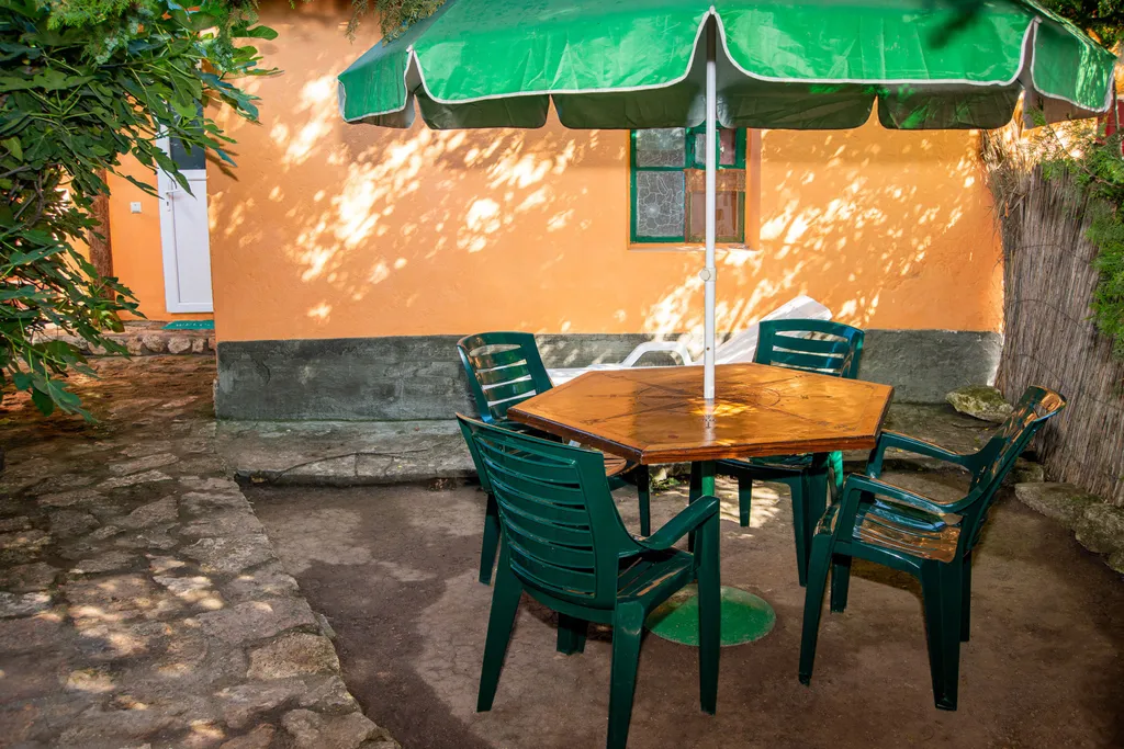 Семейные апартаменты с отдельным уютным двориком