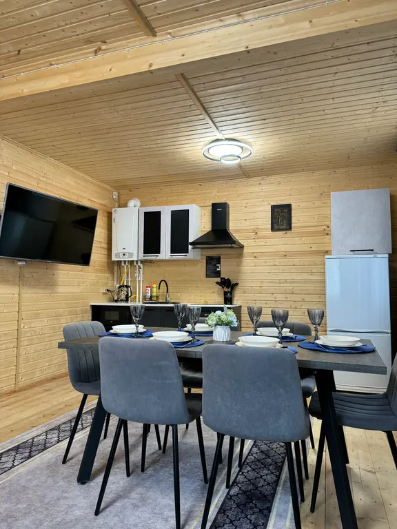 Уютный дом с детской площадкой