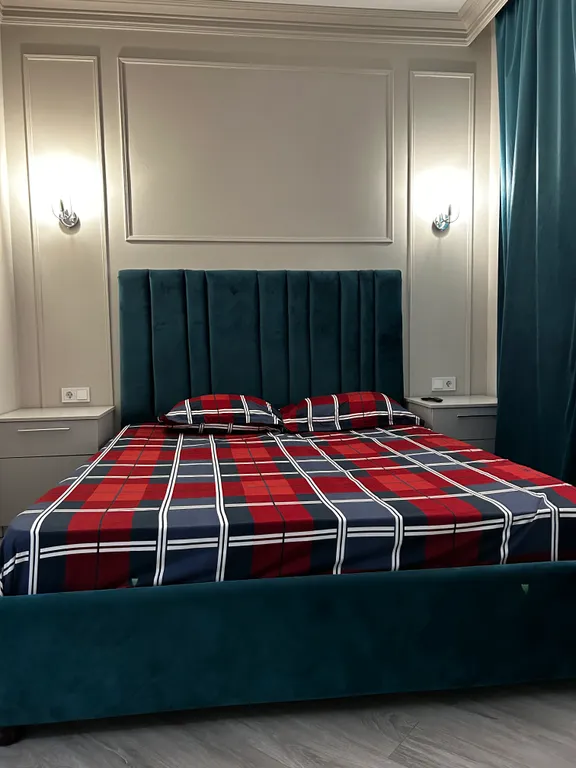 Квартира Дизайнерская квартира у моря с жёлтым диваном — Махачкала